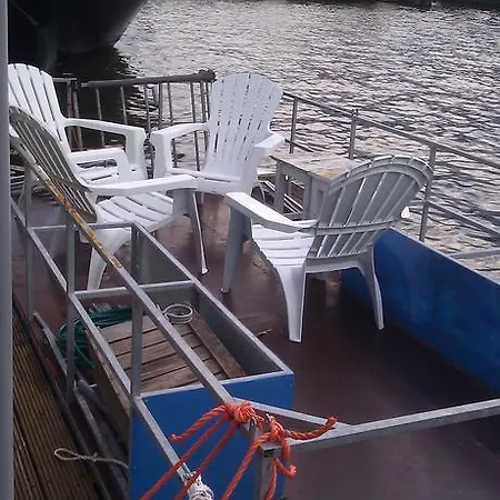 Rent A Houseboat *