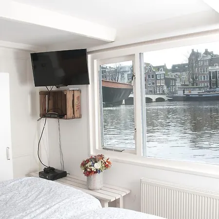 Rent A Houseboat 船上ホテル *