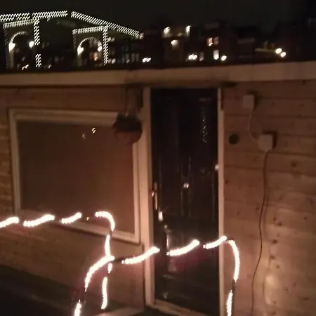 Rent A Houseboat ספינת מלון