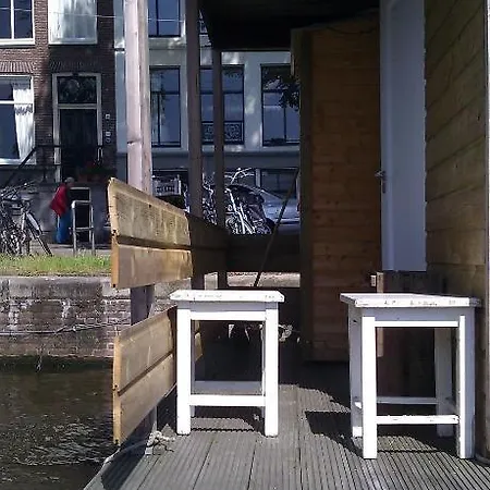 ספינת מלון Rent A Houseboat אמסטרדם
