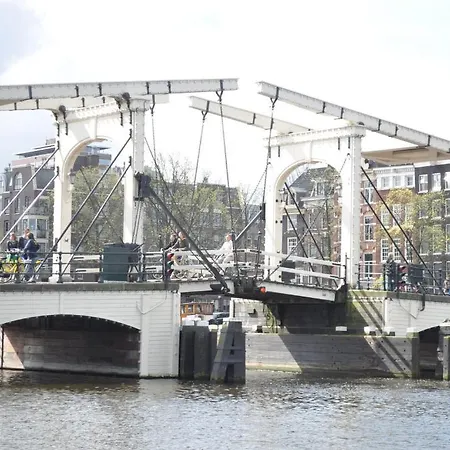 ספינת מלון Rent A Houseboat אמסטרדם