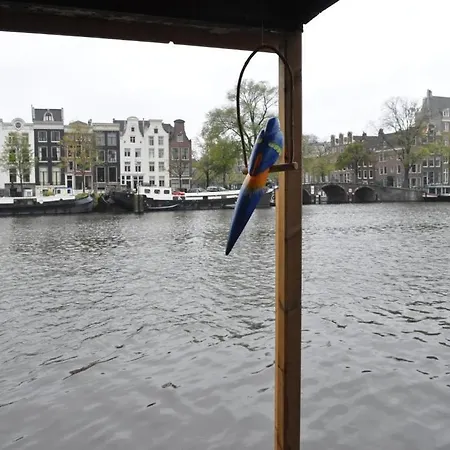 Rent A Houseboat ספינת מלון
