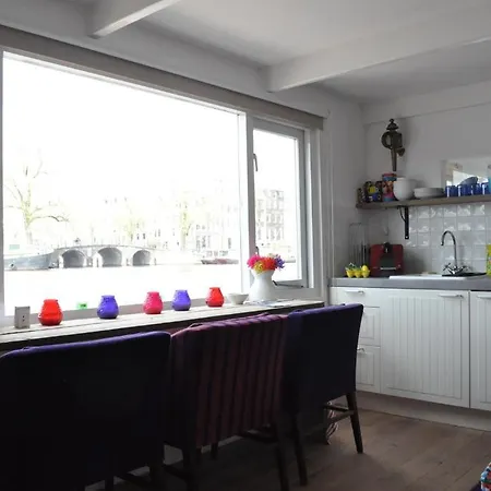 ספינת מלון Rent A Houseboat אמסטרדם