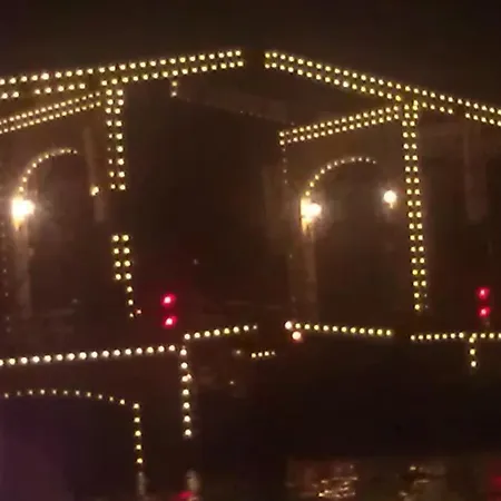 Rent A Houseboat 船上ホテル アムステルダム